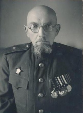 Александр Васильевич Бондовский — советский военачальник, участник Великой Отечественной войны. Единственный советский генерал, дважды совершивший побег из плена.