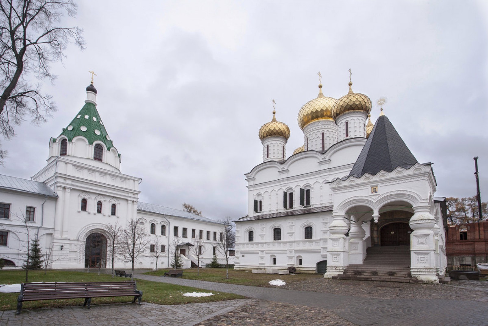 Свято Троицкий Ипатьевский монастырь в Костроме