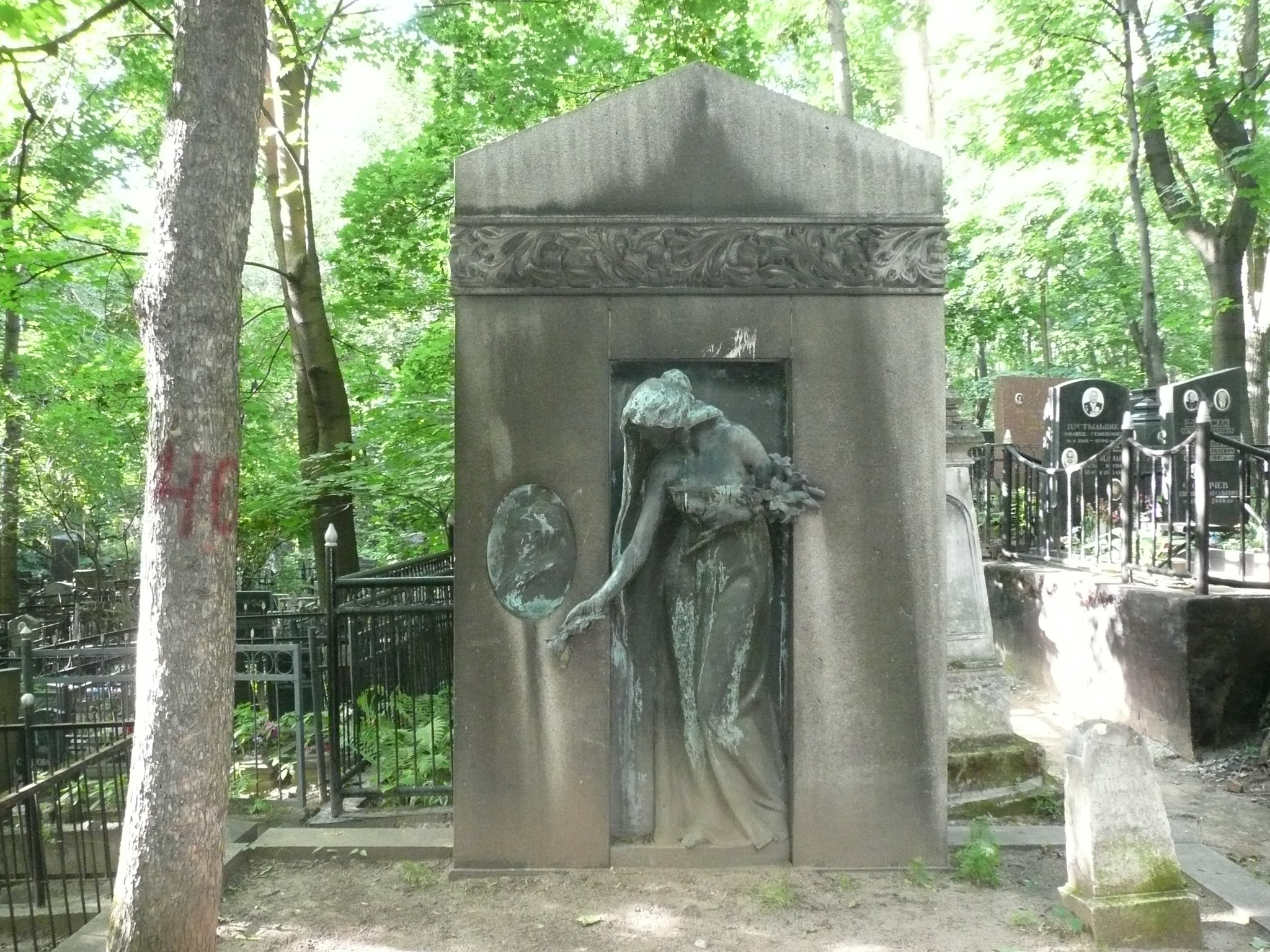 Надгробие Феррейнов Введенское кладбище