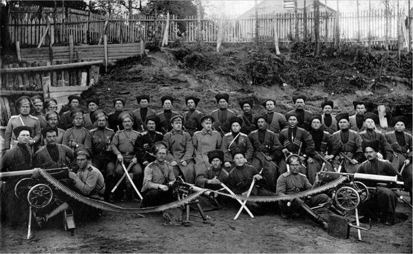 Казаки Оренбургского Войска Казачьего на фронте Первой мировой войны.
1914 год.