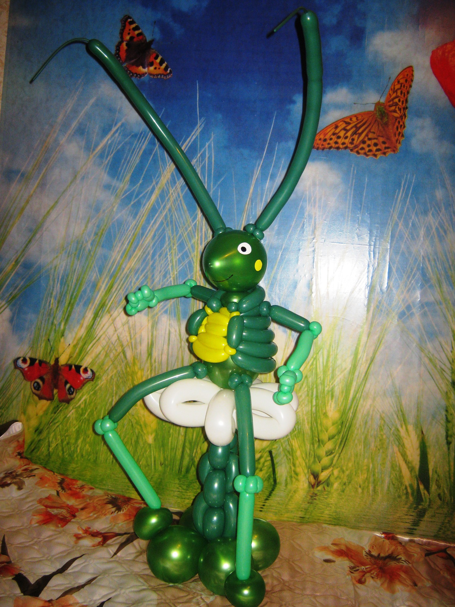 Кузнечик из пластилина