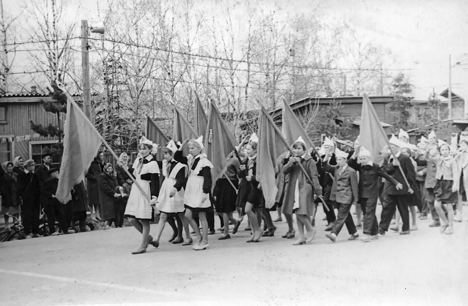 Пионер старое фото. Пионеры в противогазах (СССР, 1937 год). Старый Пионер. Пионеры. Пионеры в противогазах.