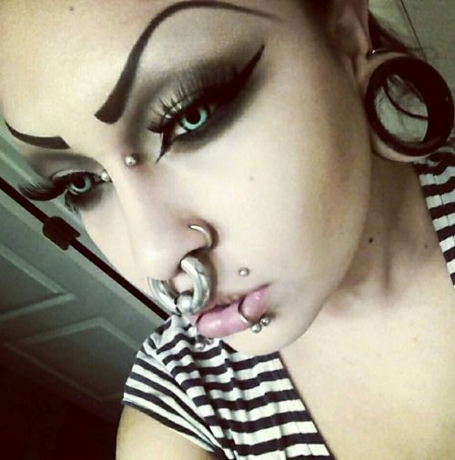 Stockings licking piercing girl